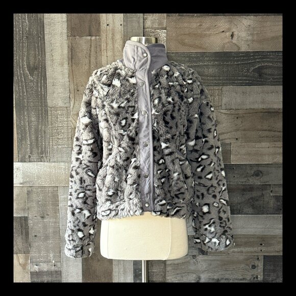 Socialite Jackets & Blazers - NWT! Socialite faux fur gray leopard print jacket small feminine glam winter